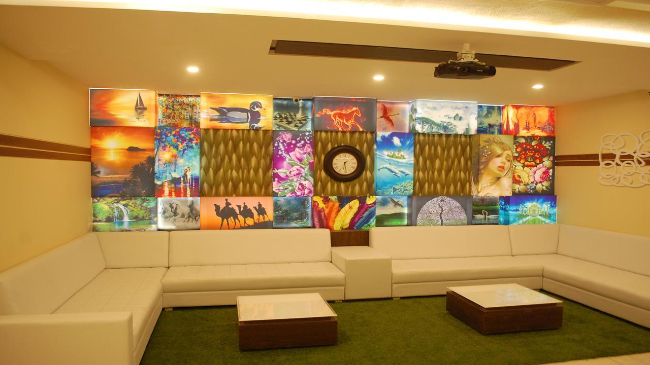 Hotel Barcelona Exotica Ahmedabad Exteriör bild