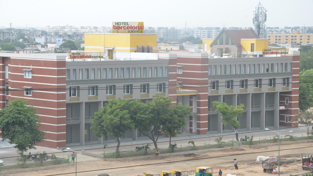 Hotel Barcelona Exotica Ahmedabad Exteriör bild