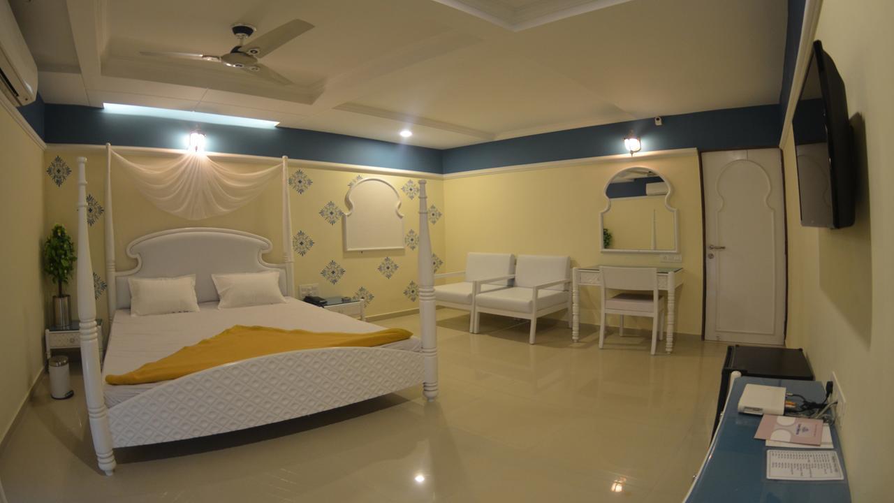 Hotel Barcelona Exotica Ahmedabad Exteriör bild